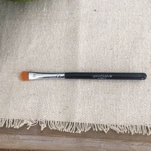 Younique brush